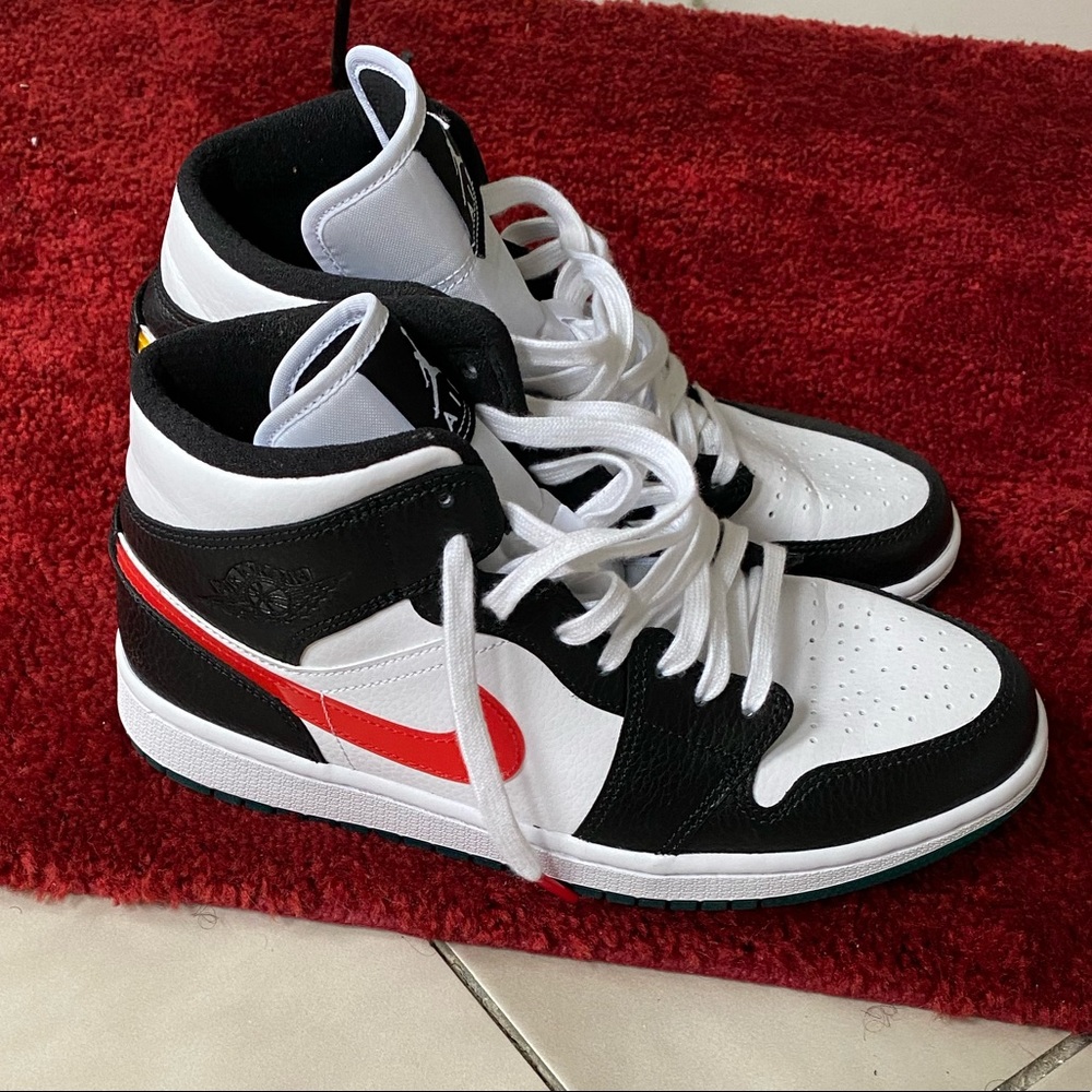 Nike Jordans RARE - Picture 2 of 8